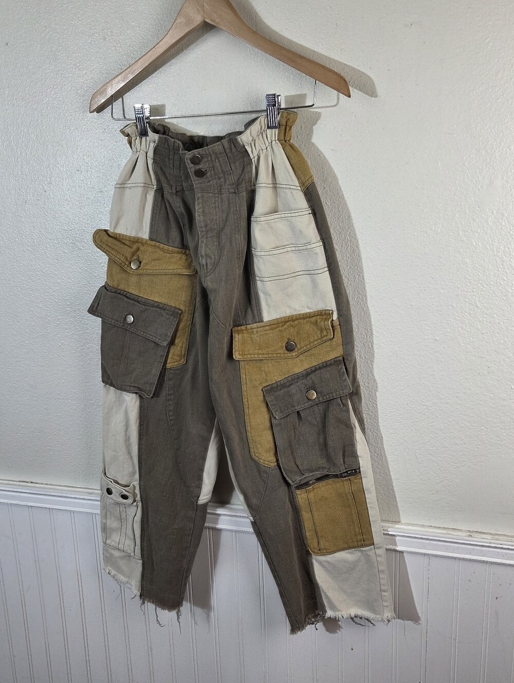 Olive & Hali Y2K Cargo Pants Womens S Patchwork Utility Multi Pocket Cropped - Picture 2 of 10